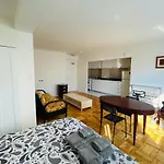 Stylish Montreal Apartment: Comfortable Stay In The Golden Square Mile