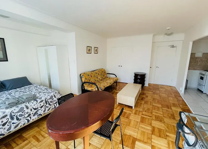 Stylish Montreal Apartment: Comfortable Stay In The Golden Square Mile