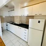 Stylish Montreal Apartment: Comfortable Stay In The Golden Square Mile
