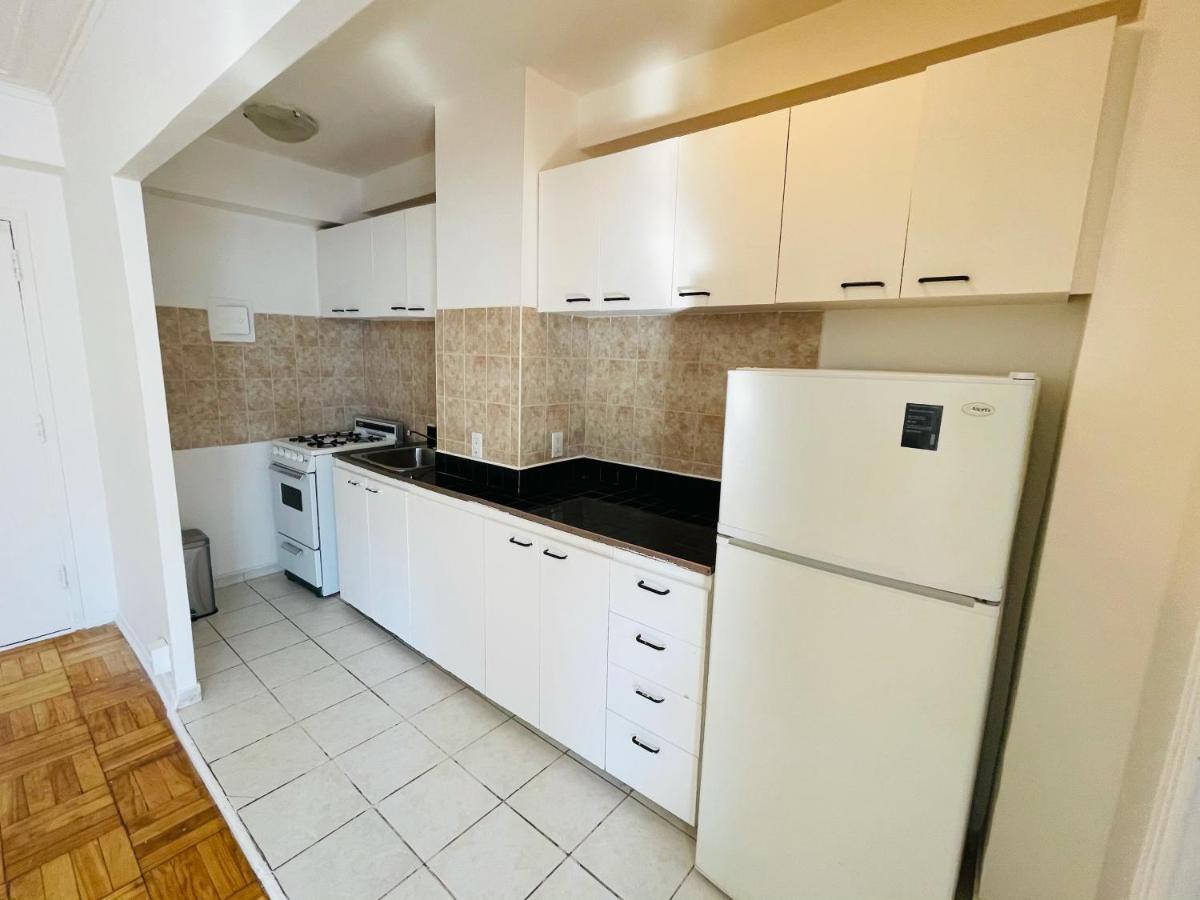 Stylish Apartment: Comfortable In The Golden Square Mile